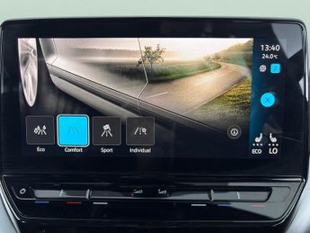 Volkswagen ID.4 Pro Performance 77kWh Life (204 ps) - LED - HEATED SEATS - NAV