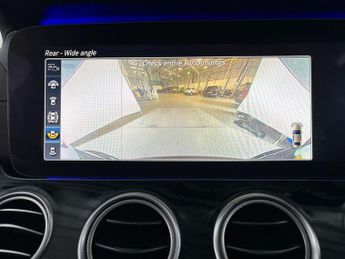 Mercedes-Benz E Class 2.0 E220d AMG Line Night Edition (Premium Plus) G-Tronic+ (194 p