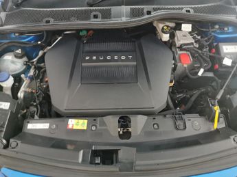 Peugeot E-2008 50kWh GT (136 ps) - HEATED SEATS - BLIND SPOT ASSIST - LANE DEPA