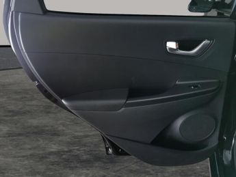 Hyundai Kona 64kWh Premium (10.5kW Charger) (204 ps) - KEYLESS ENTRY - LED - 