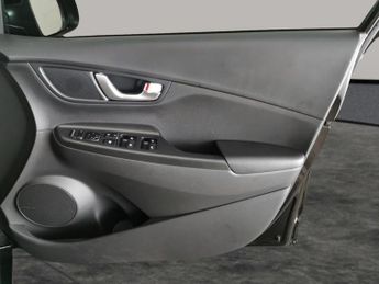 Hyundai Kona 64kWh Premium (10.5kW Charger) (204 ps) - KEYLESS ENTRY - LED - 