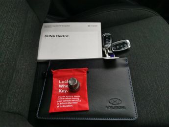 Hyundai Kona 64kWh Premium (10.5kW Charger) (204 ps) - KEYLESS ENTRY - LED - 