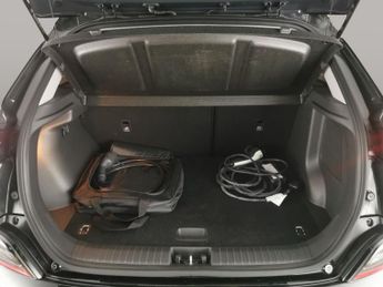 Hyundai Kona 64kWh Premium (10.5kW Charger) (204 ps) - KEYLESS ENTRY - LED - 