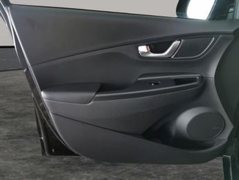 Hyundai Kona 64kWh Premium (10.5kW Charger) (204 ps) - KEYLESS ENTRY - LED - 