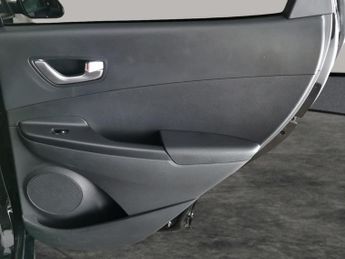 Hyundai Kona 64kWh Premium (10.5kW Charger) (204 ps) - KEYLESS ENTRY - LED - 