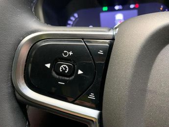 Volvo XC60 2.0 B4 MHEV Plus AWD (197 ps) - SURROUND VIEW - PARK ASSIST - LE