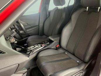 Peugeot E-2008 50kWh GT (7kW Charger) (136 ps) - BLACK ROOF RAILS - LED - REVER