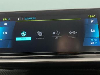 Peugeot E-2008 50kWh GT (7kW Charger) (136 ps) - BLACK ROOF RAILS - LED - REVER