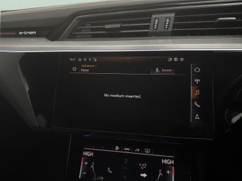 Audi e-tron 55 S line quattro 95kWh (11kW Charger) (408 ps) - REVERSE CAM