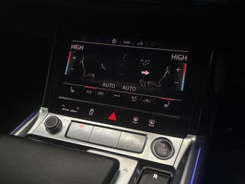Audi e-tron 55 S line quattro 95kWh (11kW Charger) (408 ps) - REVERSE CAM