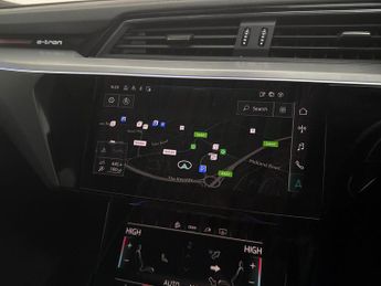 Audi e-tron 55 S line quattro 95kWh (11kW Charger) (408 ps) - REVERSE CAM