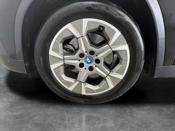 BMW iX1 30 66.5kWh xLine xDrive (11kW Charger) (313 ps) - REV CAM - ELEC