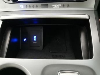 Hyundai Kona 64kWh Premium (10.5kW Charger) (204 ps) - KEYLESS ENTRY - LED - 