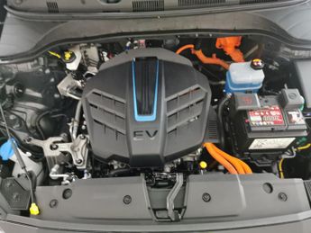 Hyundai Kona 64kWh Premium (10.5kW Charger) (204 ps) - KEYLESS ENTRY - LED - 