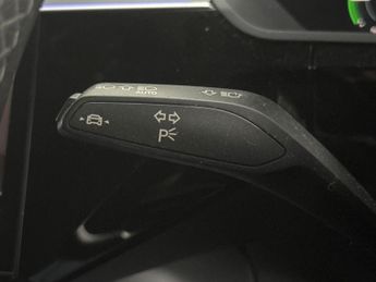 Audi e-tron 55 S line quattro 95kWh (11kW Charger) (408 ps) - REVERSE CAM