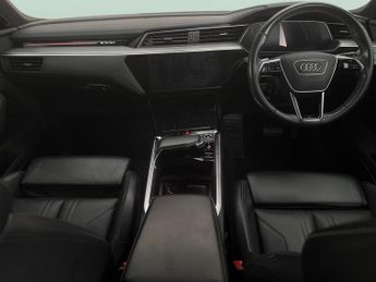 Audi e-tron 55 S line quattro 95kWh (11kW Charger) (408 ps) - REVERSE CAM