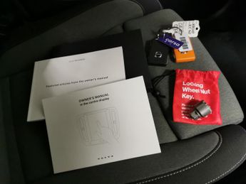 Volvo XC40 1.5h T4 Recharge 10.7kWh Plus Plug-in (211 ps) - KEYLESS ENTRY