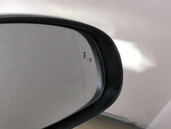 Hyundai Kona 64kWh Premium (10.5kW Charger) (204 ps) - KEYLESS ENTRY - LED - 