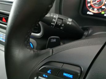 Hyundai Kona 64kWh Premium (10.5kW Charger) (204 ps) - KEYLESS ENTRY - LED - 