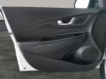 Hyundai Kona 64kWh Premium (10.5kW Charger) (204 ps) - KEYLESS ENTRY - LED - 