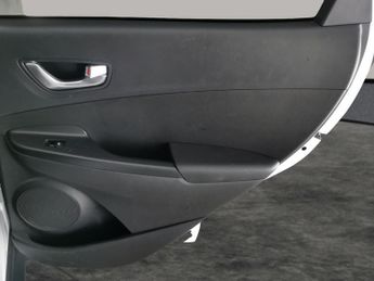 Hyundai Kona 64kWh Premium (10.5kW Charger) (204 ps) - KEYLESS ENTRY - LED - 