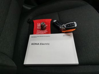 Hyundai Kona 64kWh Premium (10.5kW Charger) (204 ps) - KEYLESS ENTRY - LED - 