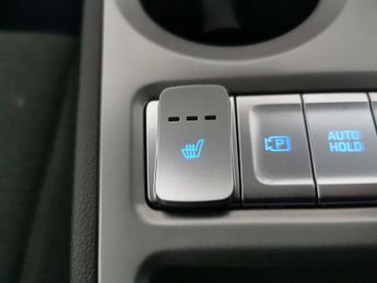 Hyundai Kona 64kWh Premium (10.5kW Charger) (204 ps) - KEYLESS ENTRY - LED - 