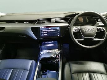 Audi e-tron 55 Technik quattro 95kWh (11kW Charger) (408 ps) - LED - REVERSE