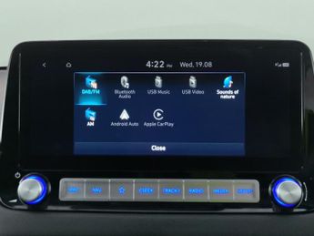 Hyundai Kona 64kWh Premium (10.5kW Charger) (204 ps) - KEYLESS ENTRY - LED - 
