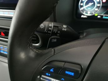 Hyundai Kona 64kWh Premium (10.5kW Charger) (204 ps) - KEYLESS ENTRY - LED - 