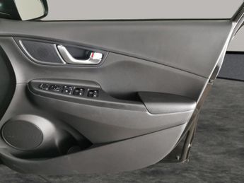 Hyundai Kona 64kWh Premium (10.5kW Charger) (204 ps) - KEYLESS ENTRY - LED - 
