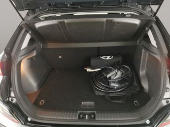 Hyundai Kona 64kWh Premium (10.5kW Charger) (204 ps) - KEYLESS ENTRY - LED - 