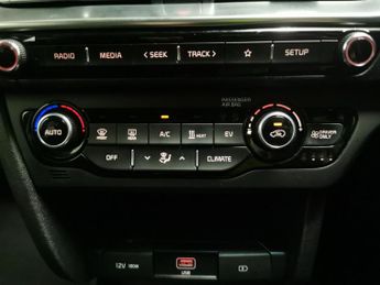 Kia Niro 64kWh 2 (201 bhp) - REVERSE CAM - BLUETOOTH - PADDLE SHIFT
