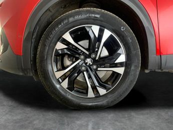 Peugeot E-2008 50kWh GT (7kW Charger) (136 ps) - BLACK ROOF RAILS - LED - REVER