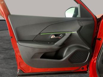 Peugeot E-2008 50kWh GT (7kW Charger) (136 ps) - BLACK ROOF RAILS - LED - REVER