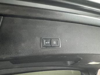 Audi e-tron 55 S line quattro 95kWh (11kW Charger) (408 ps) - REVERSE CAM