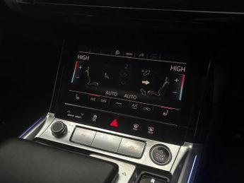 Audi e-tron 55 S line quattro 95kWh (11kW Charger) (408 ps) - REVERSE CAM