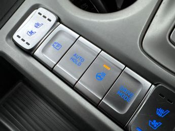 Hyundai Kona 64kWh Ultimate (10.5kW Charger) (204 ps) - HEAT AND COOL SEATS -