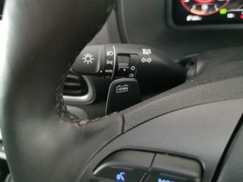 Hyundai Kona 64kWh Premium (10.5kW Charger) (204 ps) - KEYLESS ENTRY - LED - 