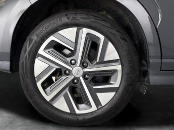 Hyundai Kona 64kWh Ultimate (10.5kW Charger) (204 ps) - HEAT AND COOL SEATS -