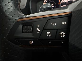 Cupra Formentor 1.4 eHybrid 12.8kWh V1 Plug-in DSG (204 ps) - KEYLESS ENTRY - LE