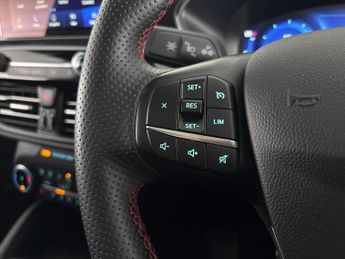 Ford Kuga 2.5h Duratec ST-Line X Edition CVT (190 ps) - BLACK ROOF RAILS