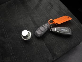 Ford Kuga 2.5h Duratec ST-Line X Edition CVT (190 ps) - BLACK ROOF RAILS