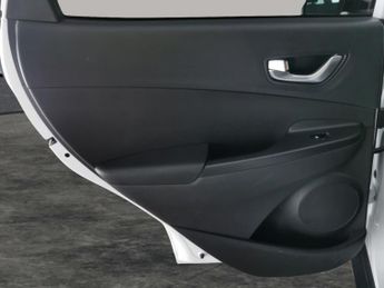 Hyundai Kona 64kWh Premium (10.5kW Charger) (204 ps) - KEYLESS ENTRY - LED - 