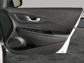 Hyundai Kona 64kWh Premium (10.5kW Charger) (204 ps) - KEYLESS ENTRY - LED - 