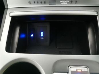 Hyundai Kona 64kWh Premium (10.5kW Charger) (204 ps) - KEYLESS ENTRY - LED - 