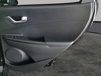 Hyundai Kona 64kWh Premium (10.5kW Charger) (204 ps) - KEYLESS ENTRY - LED - 