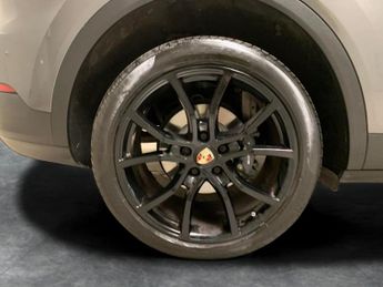 Porsche Cayenne 3.0T V6 TiptronicS 4WD (340 ps) - BLACK ROOF RAILS - KEYLESS ENT
