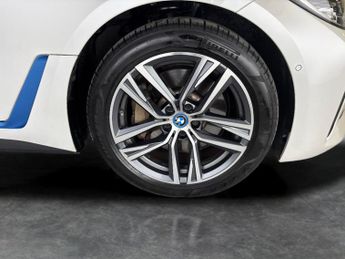 BMW i4 40 83.9kWh Sport Gran Coupe eDrive (340 ps) - CARPLAY - PARK ASS