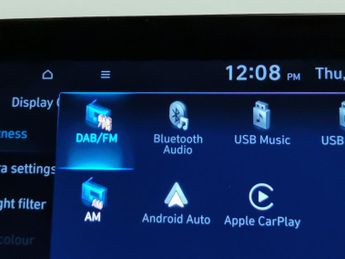 Hyundai Kona 64kWh Premium (10.5kW Charger) (204 ps) - KEYLESS ENTRY - LED - 
